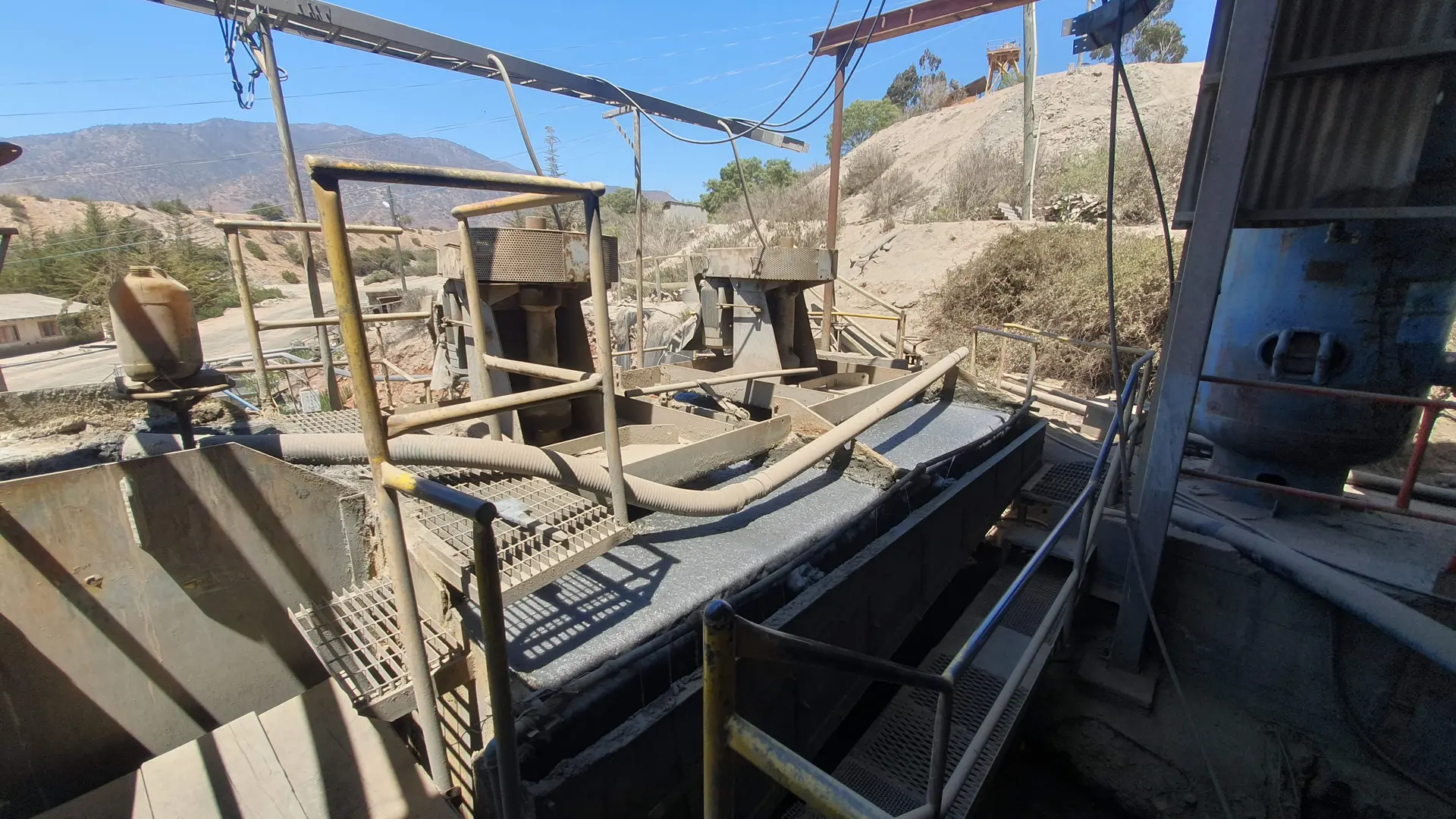 Canaletas y estructura del área de proceso